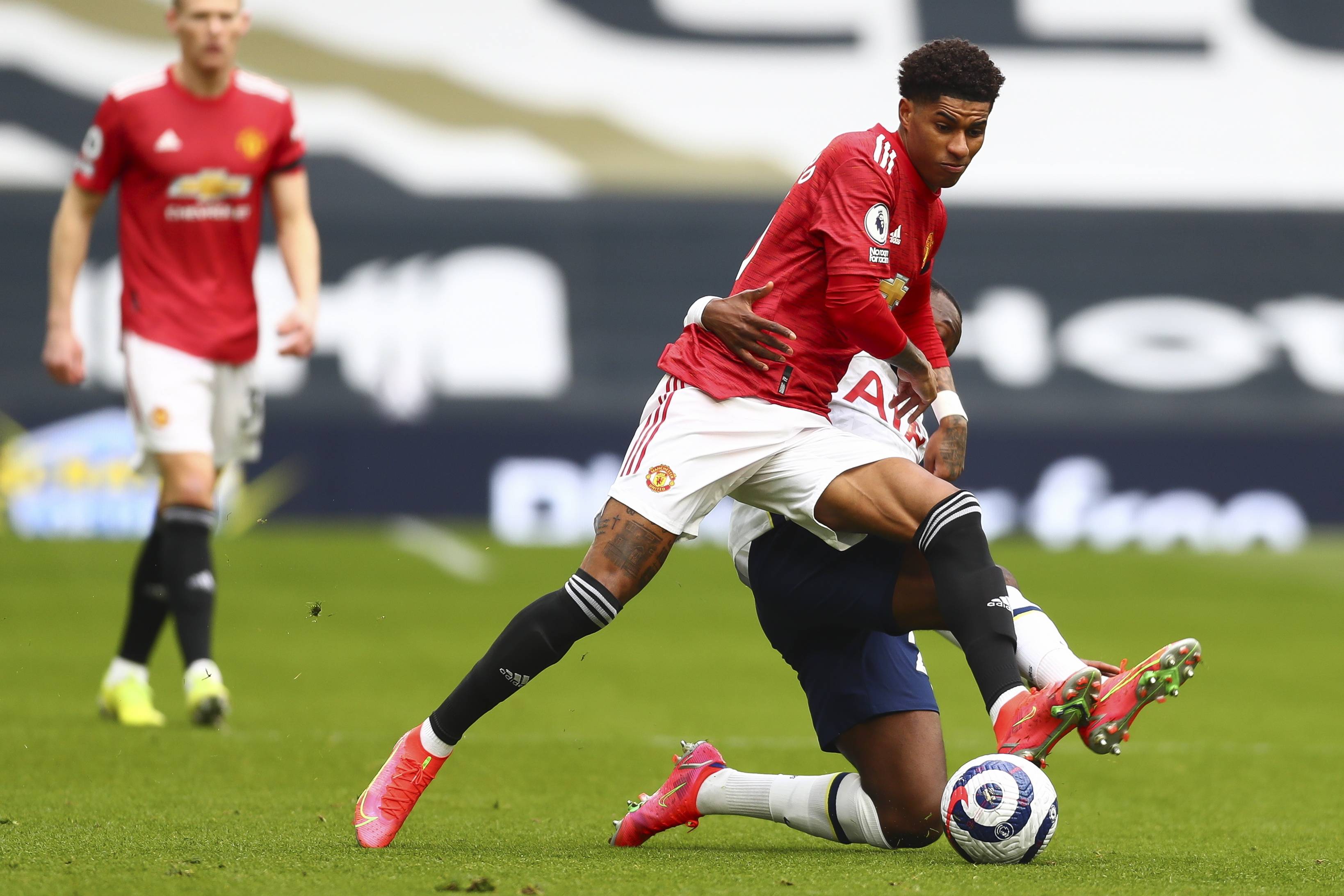 策略显得较 策略显得较